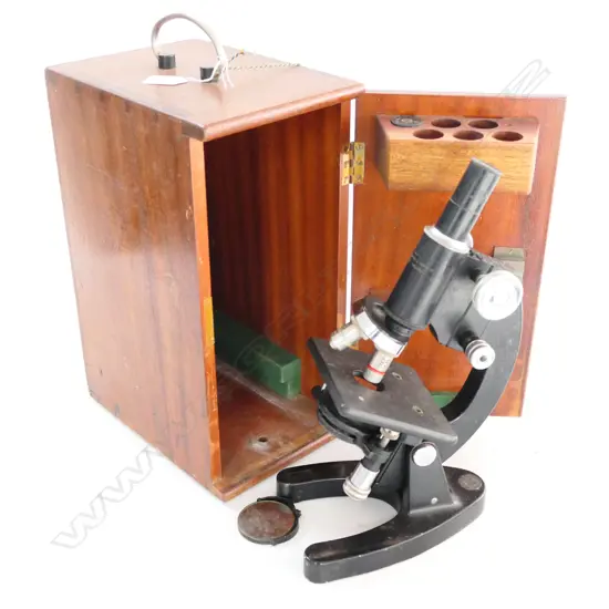 COOKE TROUGHTON SIMMS BLACK AND CHROME MICROSCOPE M109384 IN MAHOG BOX